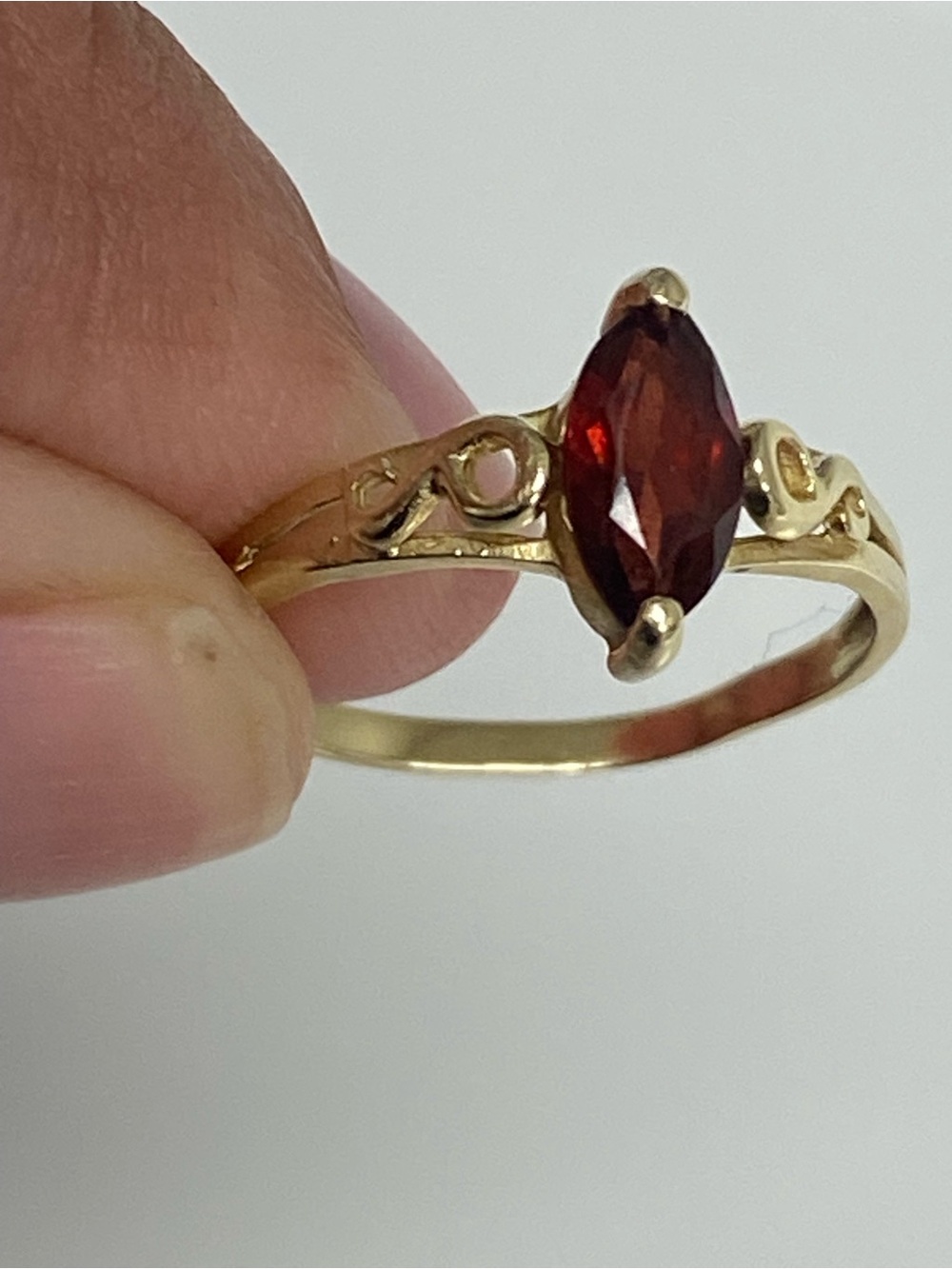 Vintage 10k Gold Royal Style Garnet Marquise Ring size 7